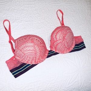 Victoria’s Secret Bombshell bra 32AA Coral lace